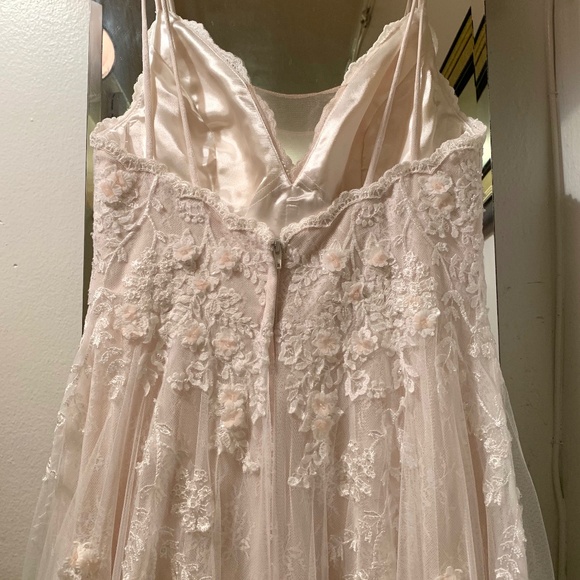 Scalloped A-Line Wedding Dress (Melissa Sweet) - Picture 4 of 8